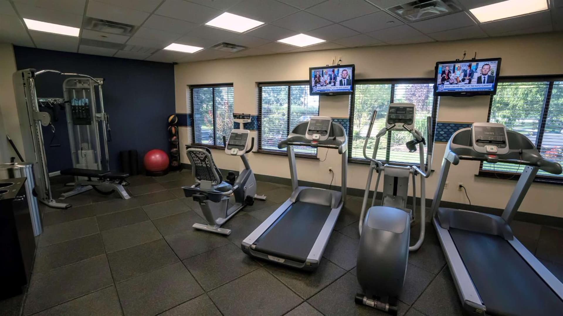 Hampton Inn Carlstadt At The Meadowlands property views in Carlstadt, NJ — gallery photo 3