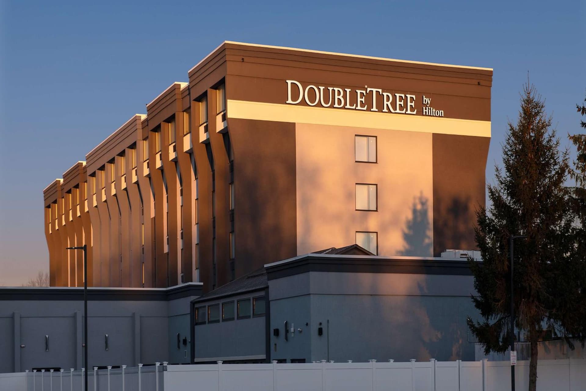 DoubleTree by Hilton Monroe Township Cranbury interior in Monroe Township, NJ — gallery photo 2