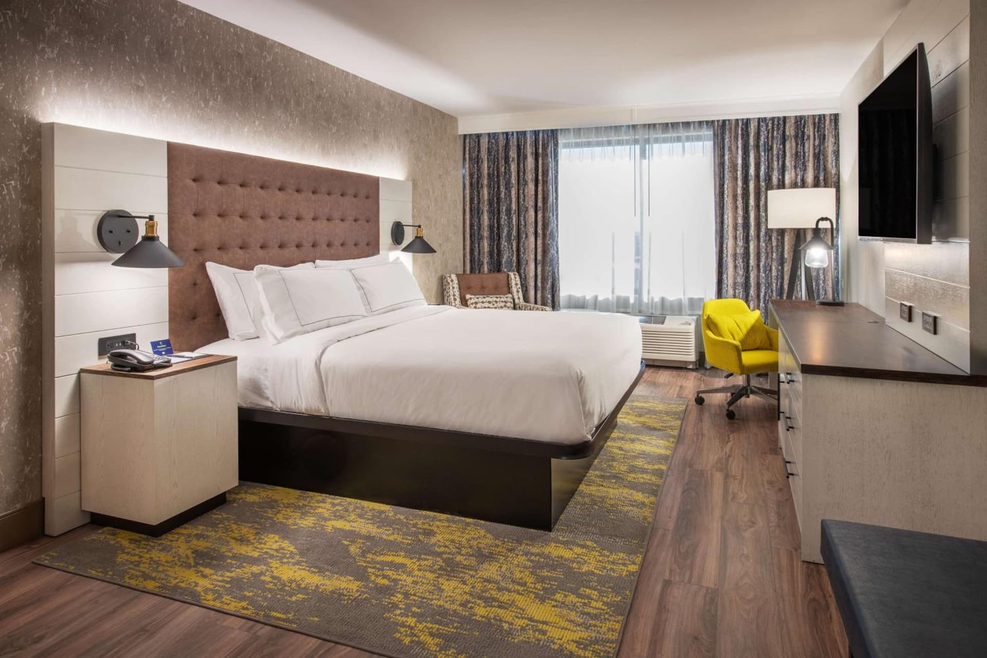 DoubleTree by Hilton Monroe Township Cranbury interior in Monroe Township, NJ — gallery photo 2