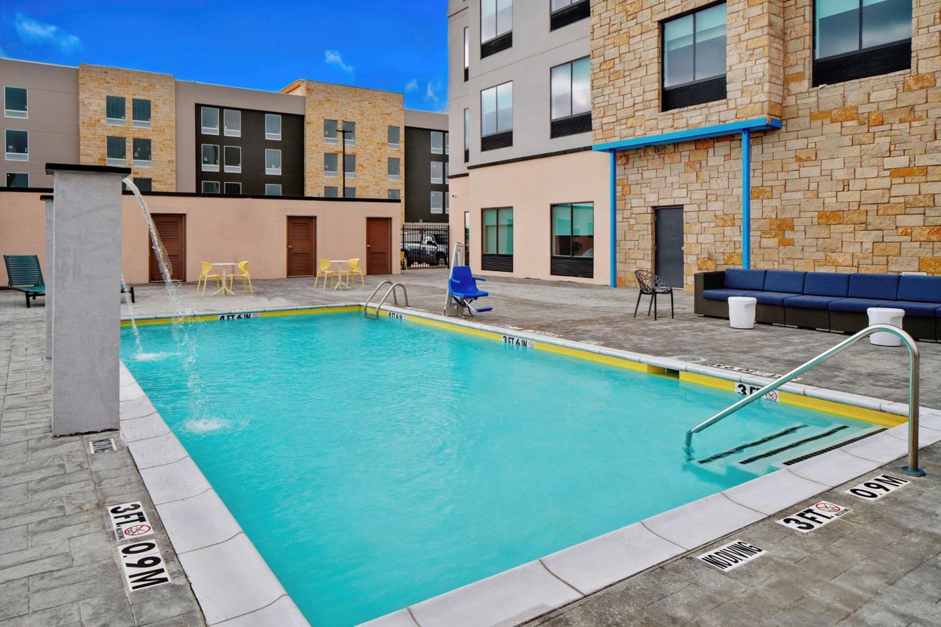 Tru By Hilton Terrell interior in Terrell, TX — gallery photo 2