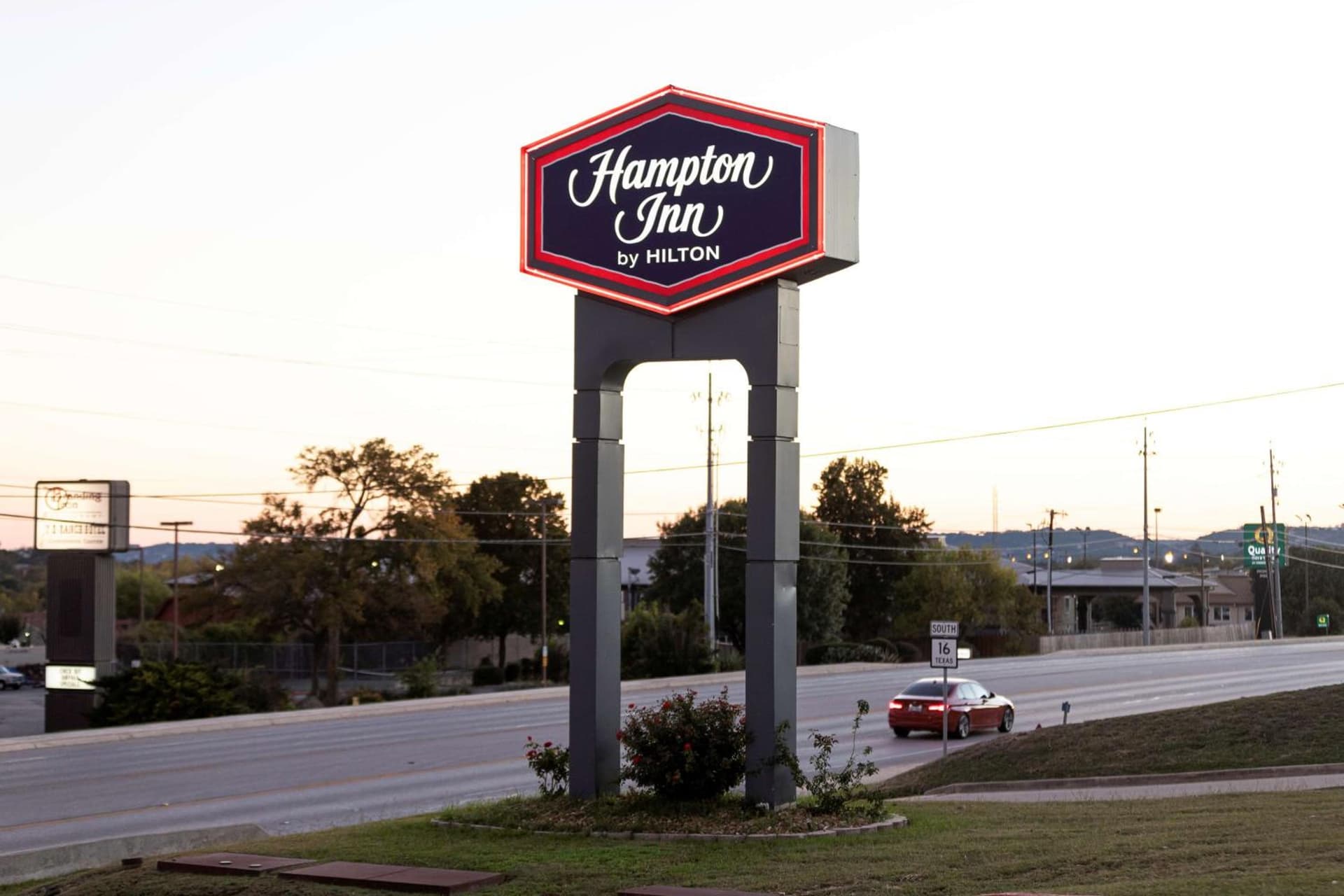 Hampton Inn Kerrville interior in Kerrville, TX — gallery photo 2