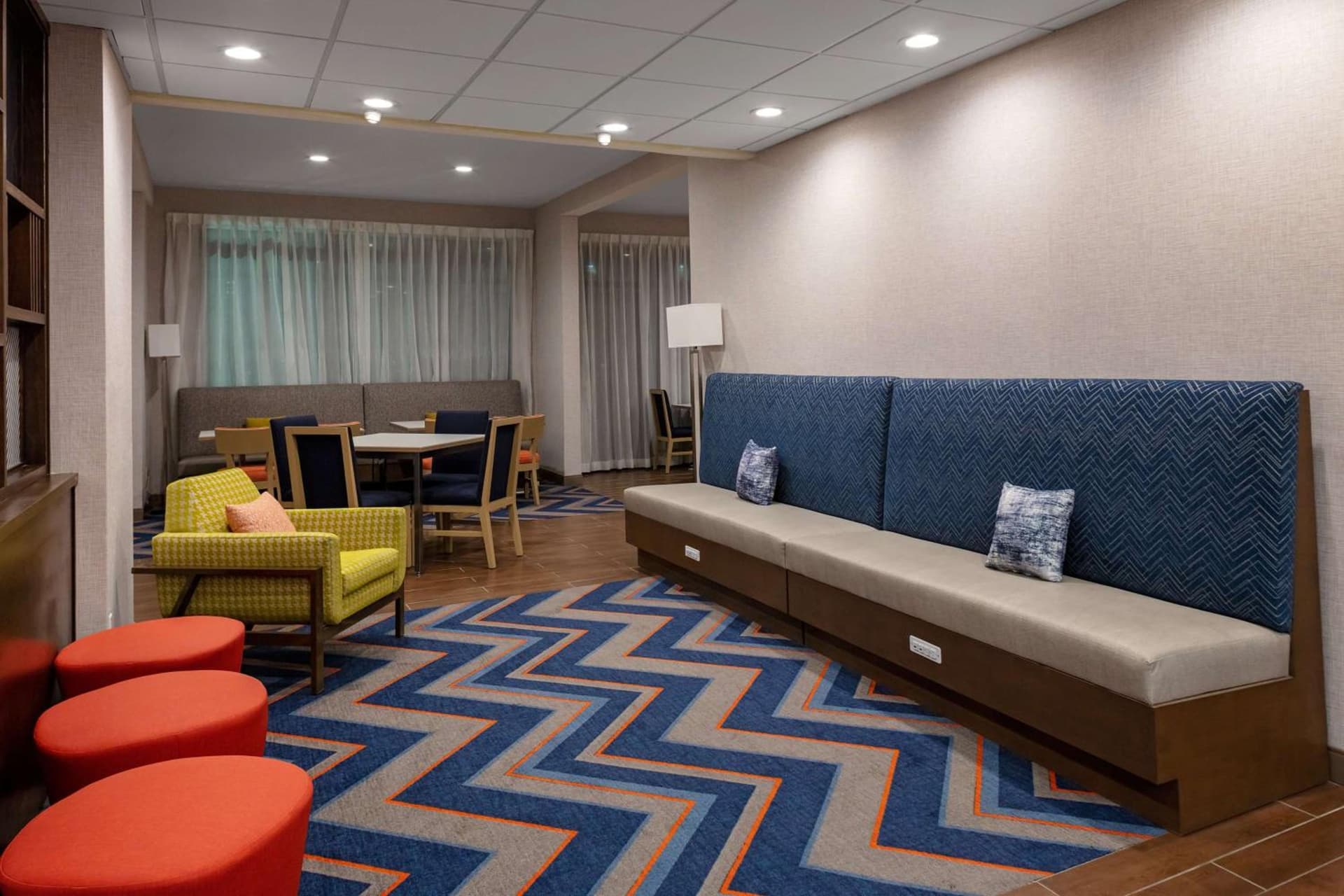 Hampton Inn Castle Rock interior in Castle Rock, CO — gallery photo 2