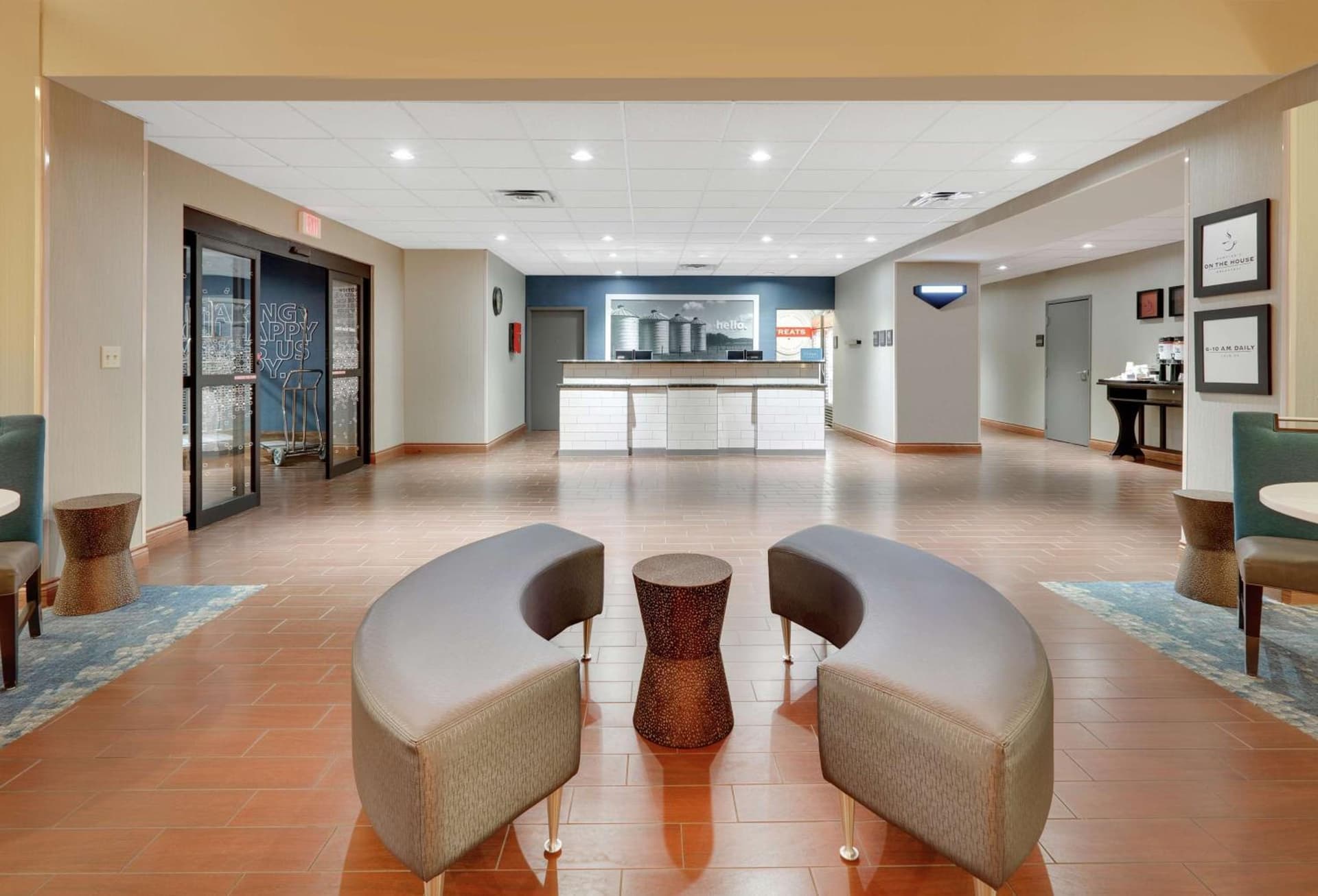 Hampton Inn & Suites Childress interior in Childress, TX — gallery photo 2