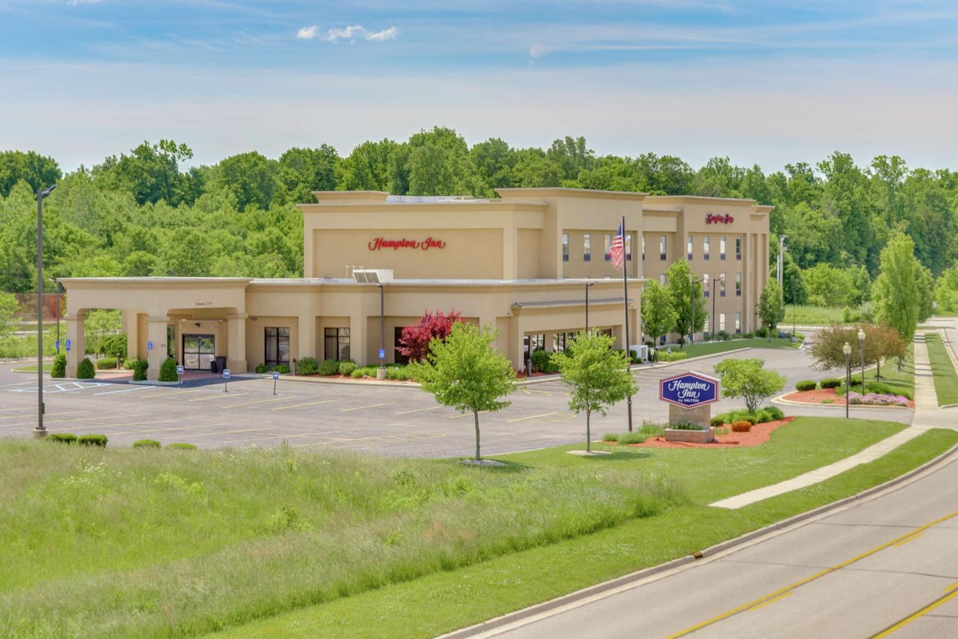Hampton Inn Auburn featured exterior or lobby in Auburn, IN — similar hotel