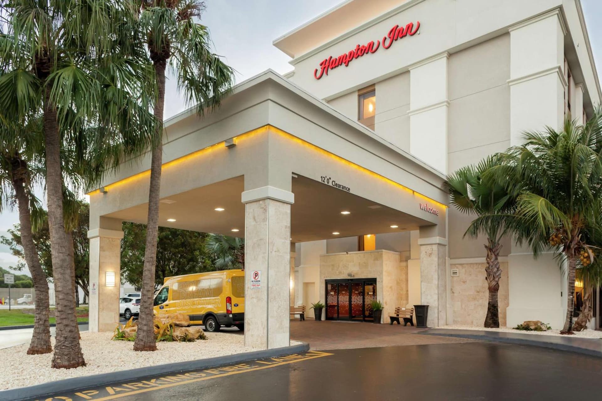 Hampton Inn Miami/Dadeland interior in South Miami, FL — gallery photo 2