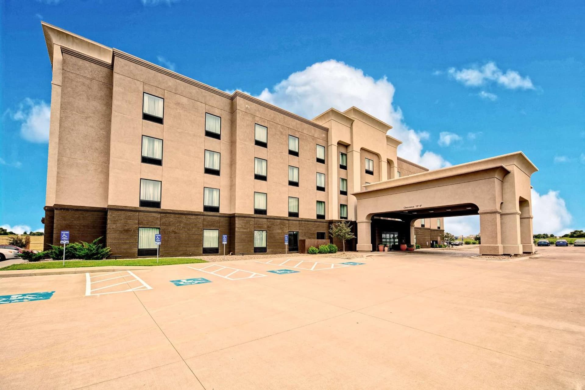 Hampton Inn Belton/Kansas City interior in Belton, MO — gallery photo 2