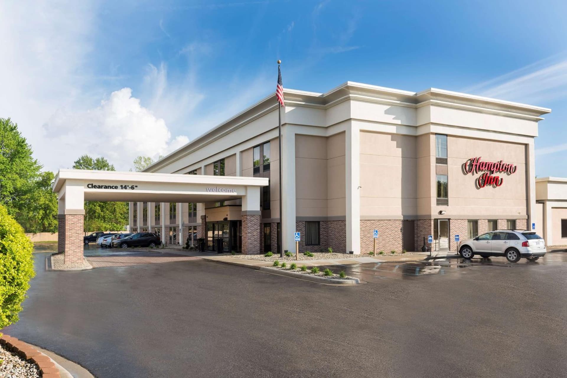 Hampton Inn Port Huron interior in Port Huron, MI — gallery photo 2