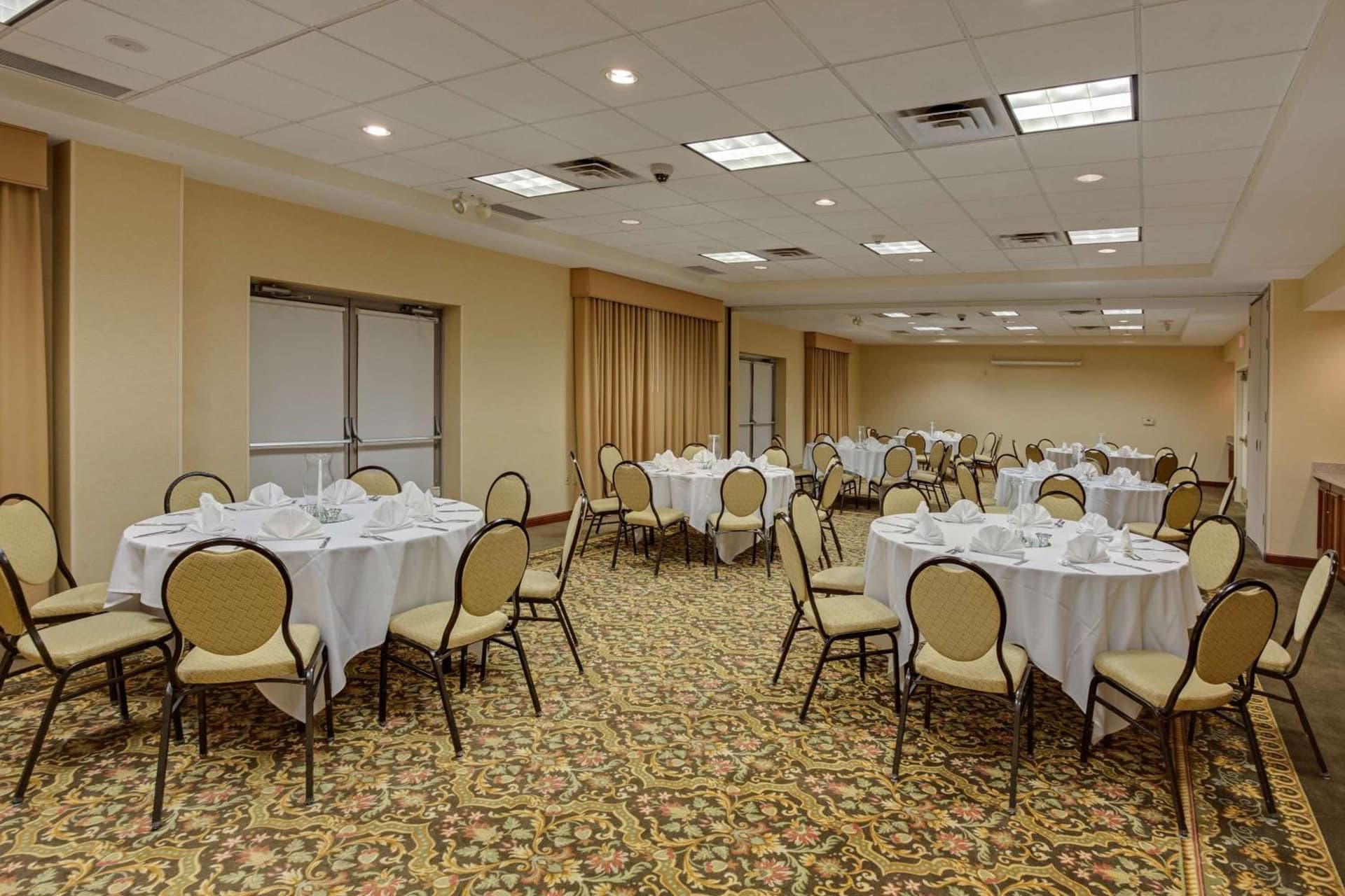 Hilton Garden Inn Cleveland Airport gallery photo in Fairview Park, OH — image 11