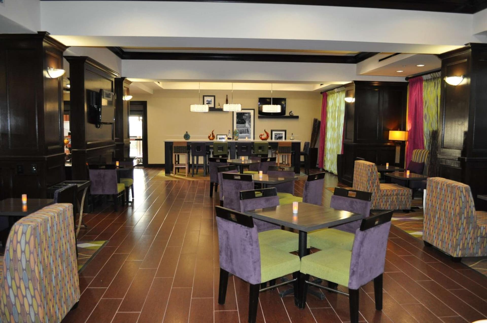 Hampton Inn Pleasanton property views in Pleasanton, TX — gallery photo 3