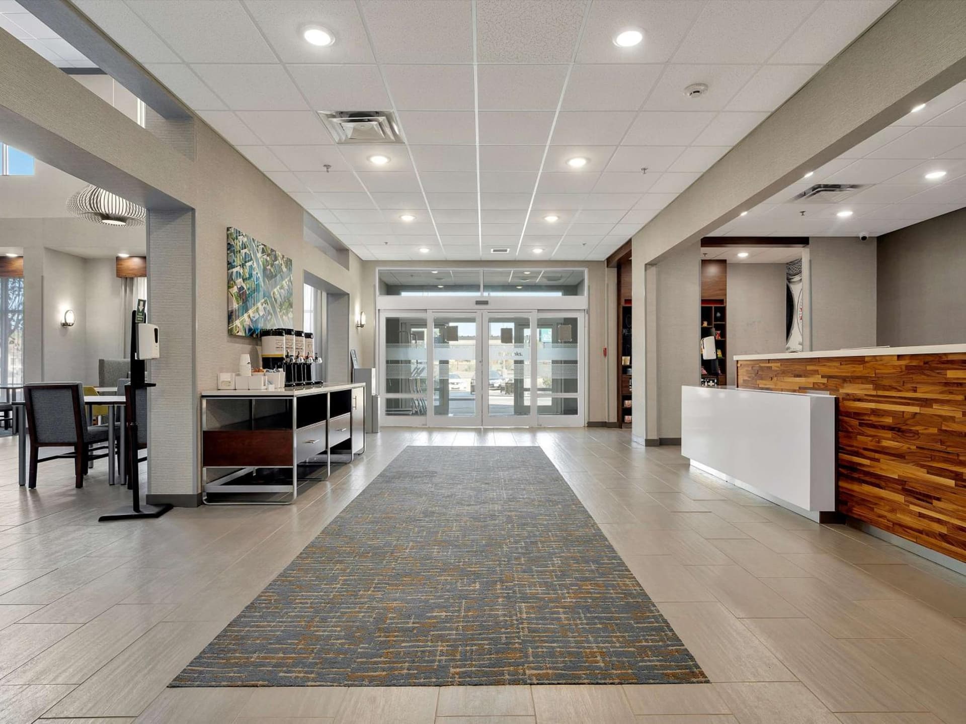 Hampton Inn and Suites Lufkin interior in Lufkin, TX — gallery photo 2