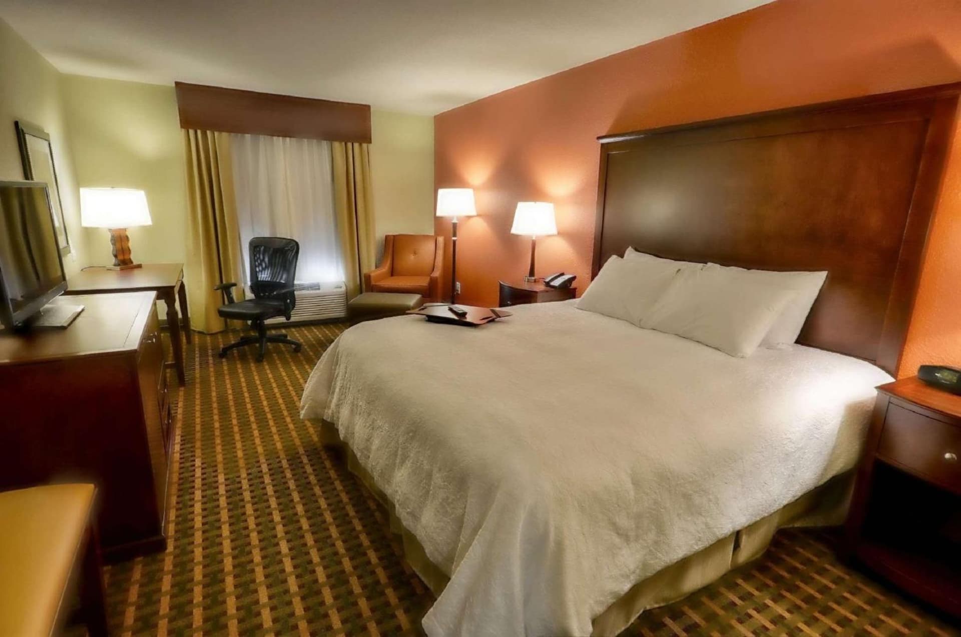 Hampton Inn & Suites Tifton interior in Tifton, GA — gallery photo 2