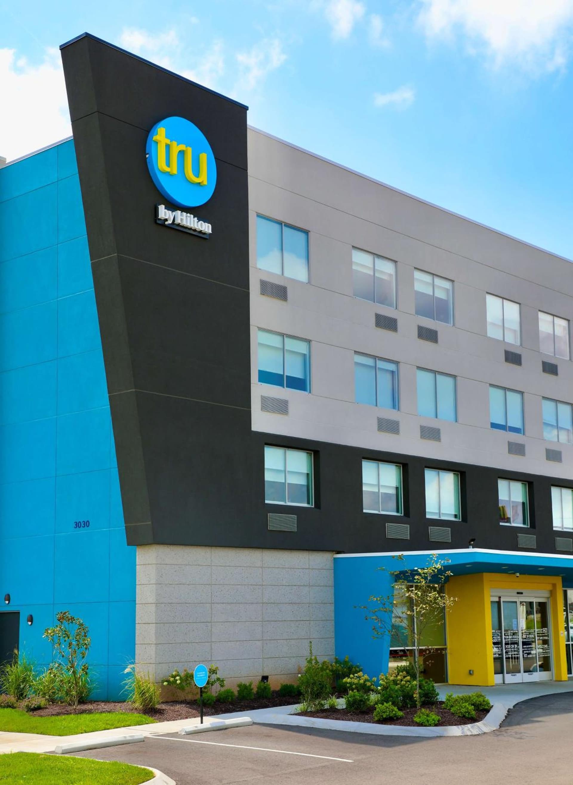 TRU By Hilton Clarksville interior in Clarksville, TN — gallery photo 2