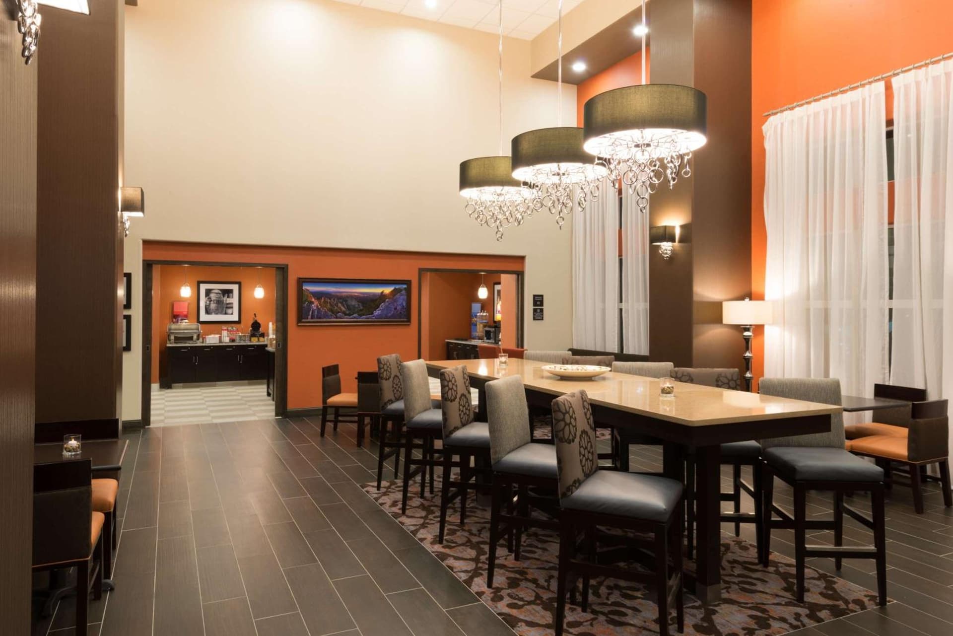 Hampton Inn & Suites Albuquerque North/I-25 interior in Albuquerque, NM — gallery photo 2