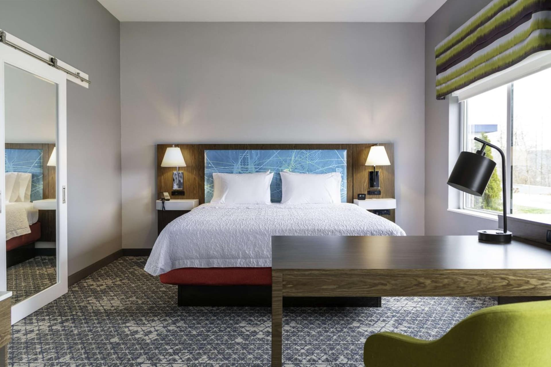 Hampton Inn & Suites Pittsburgh New Stanton PA interior in New Stanton, PA — gallery photo 2