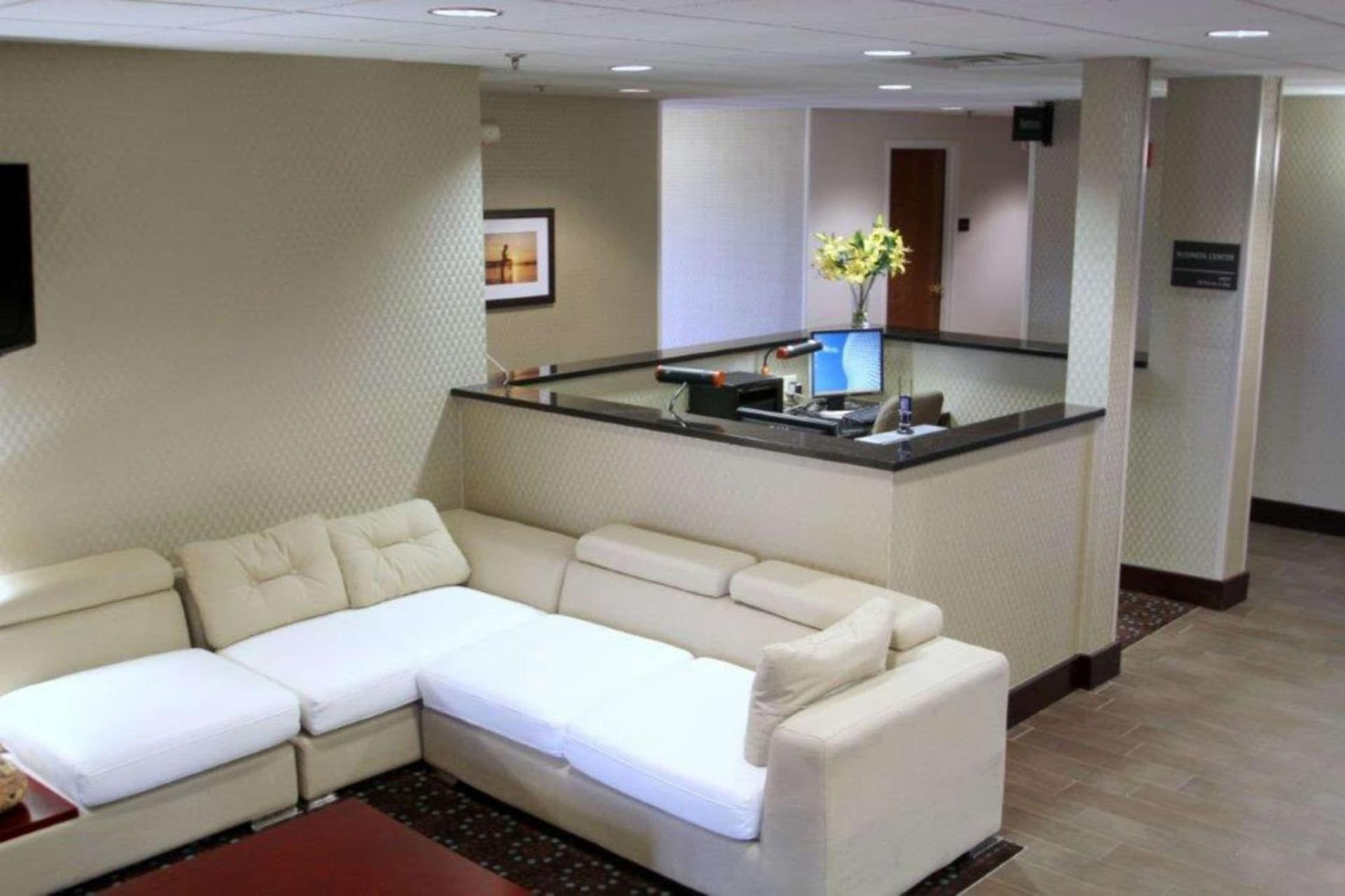 Hampton Inn Williamston interior in Williamston, NC — gallery photo 2