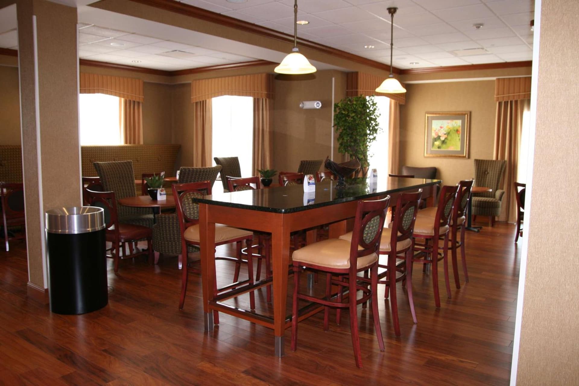 Hampton Inn Mountain Home interior in Mountain Home, AR — gallery photo 2