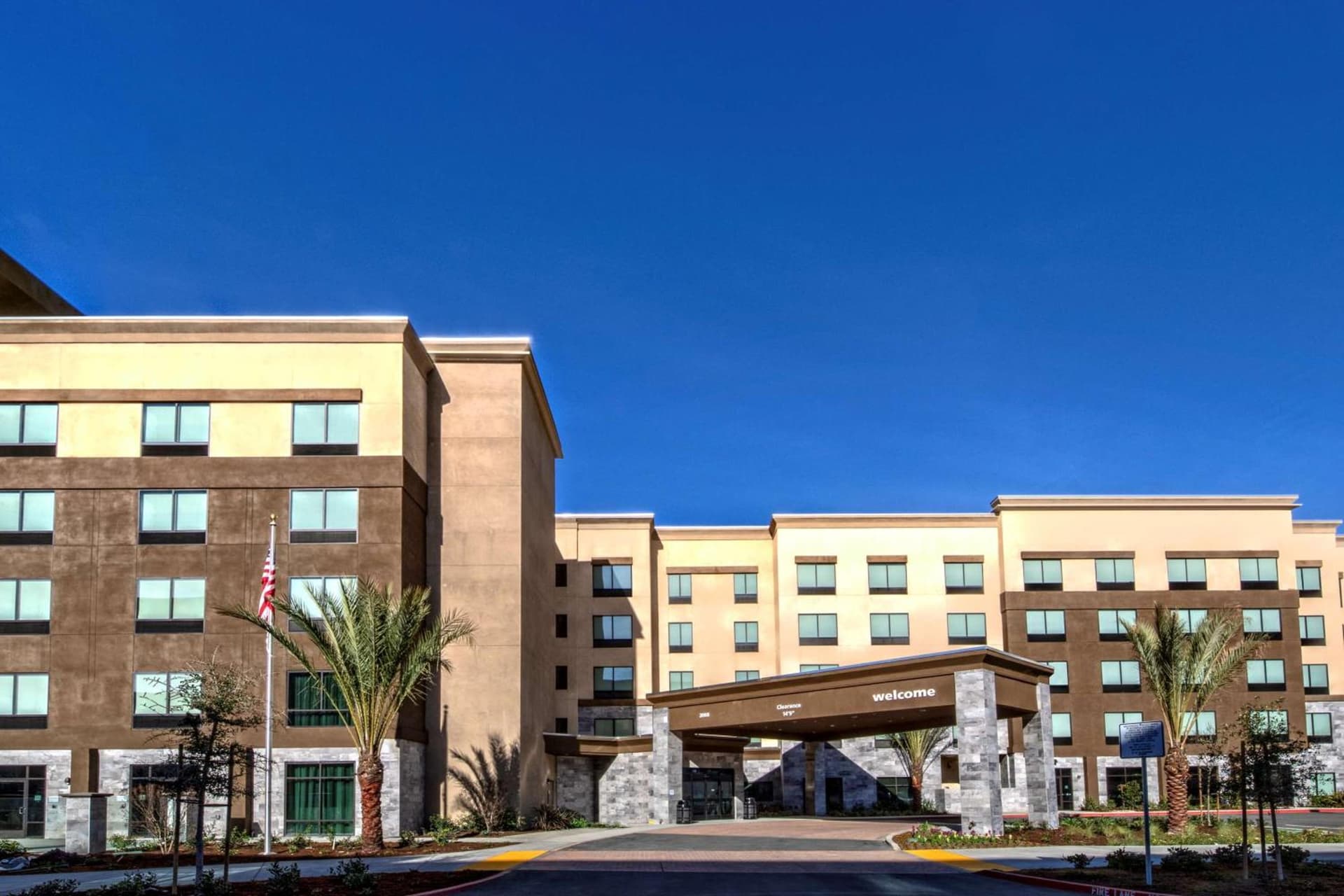 Hampton Inn & Suites San Jose Airport interior in San Jose, CA — gallery photo 2