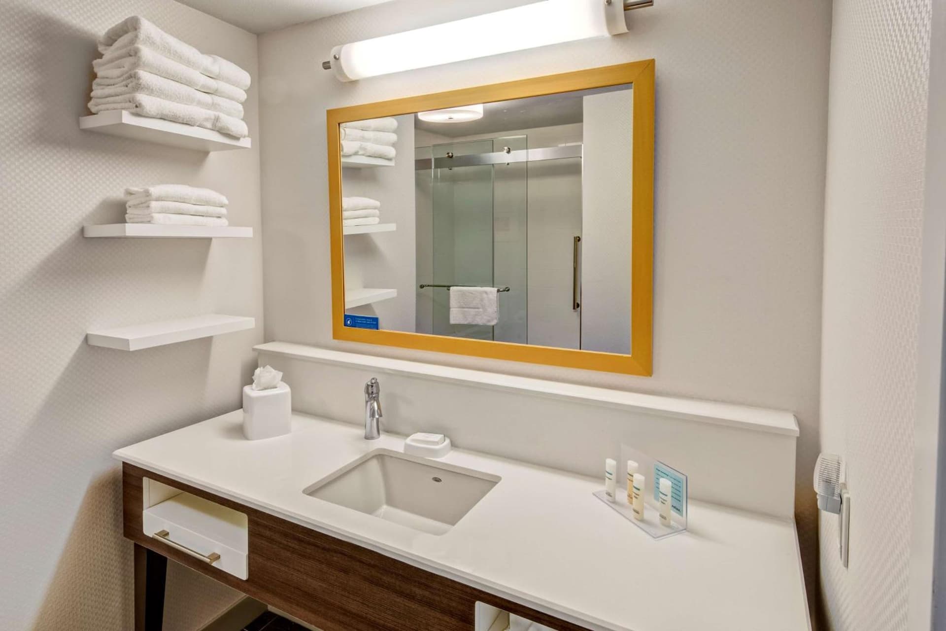 Hampton Inn & Suites San Jose Airport gallery photo in San Jose, CA — image 10