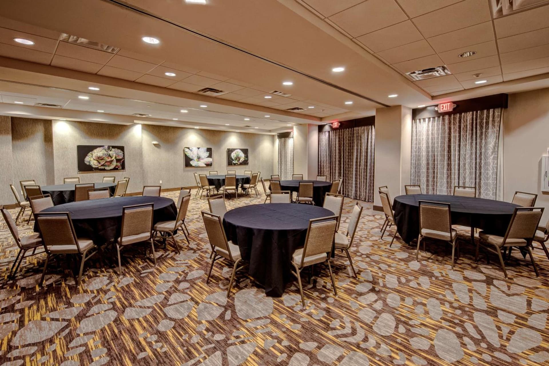 Hampton Inn & Suites San Jose Airport interior in San Jose, CA — gallery photo 2