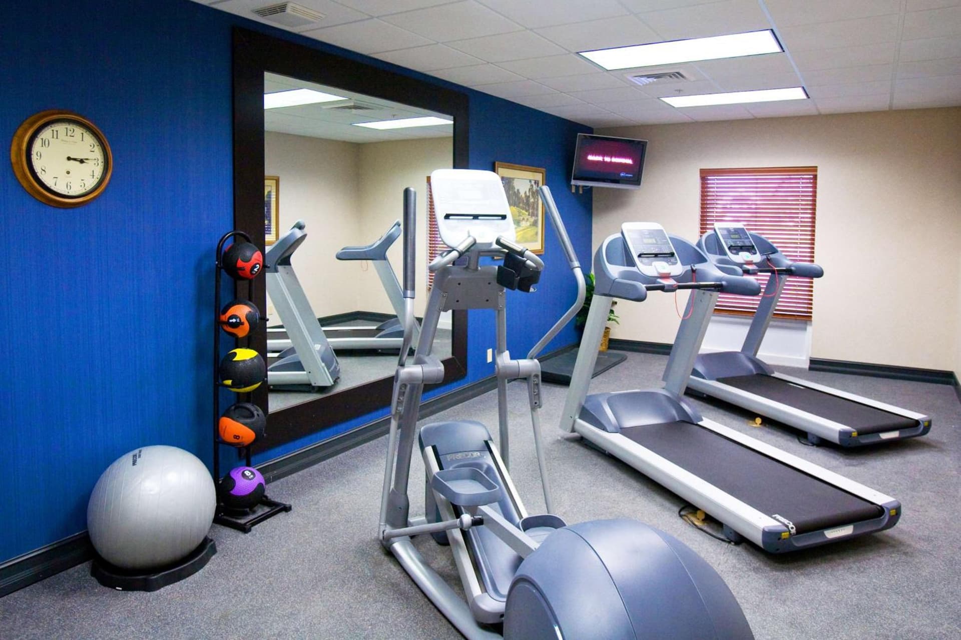 Hampton Inn & Suites Lake Wales interior in Lake Wales, FL — gallery photo 2