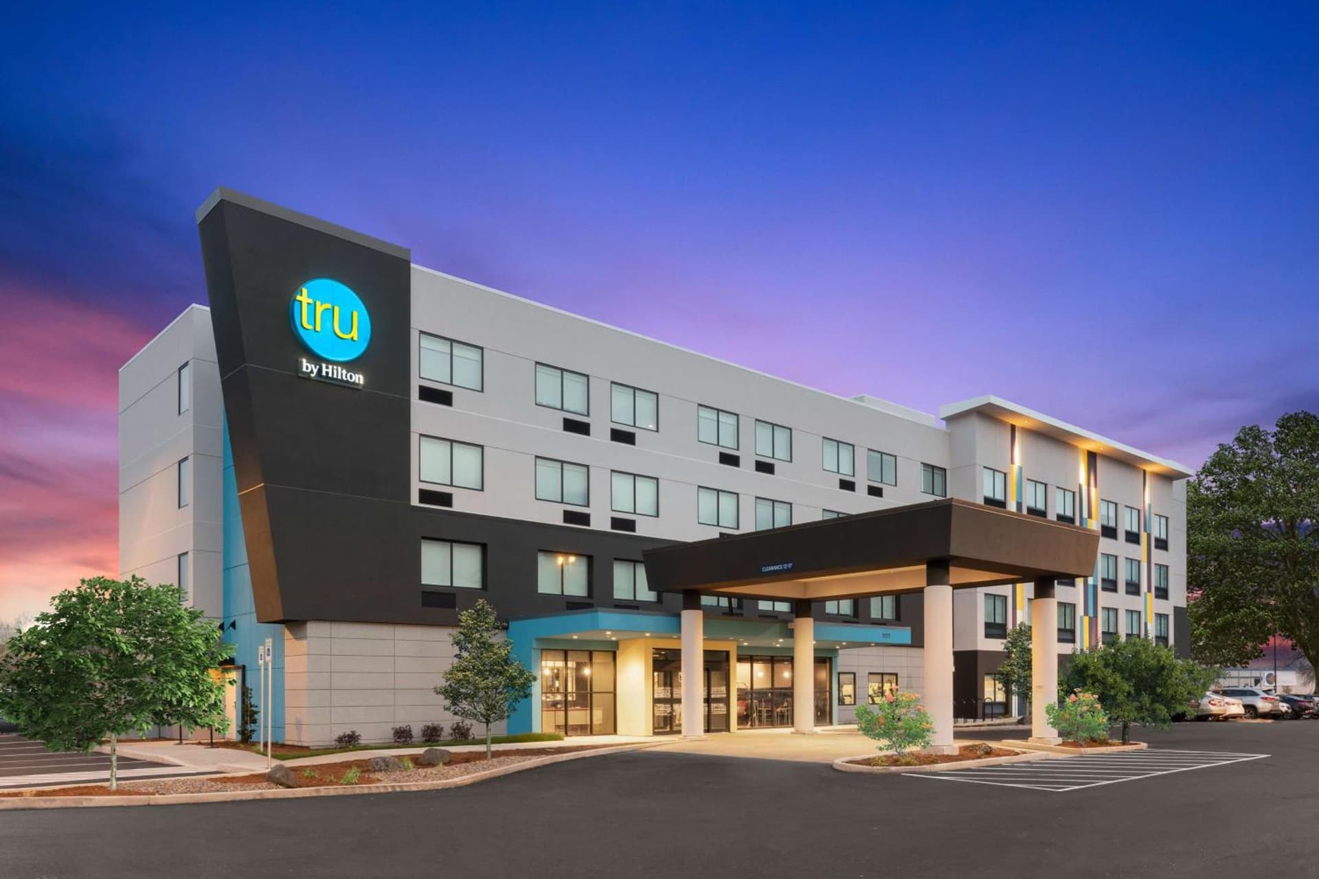 Tru By Hilton Portland Airport, Or featured exterior or lobby in Portland, OR — similar hotel