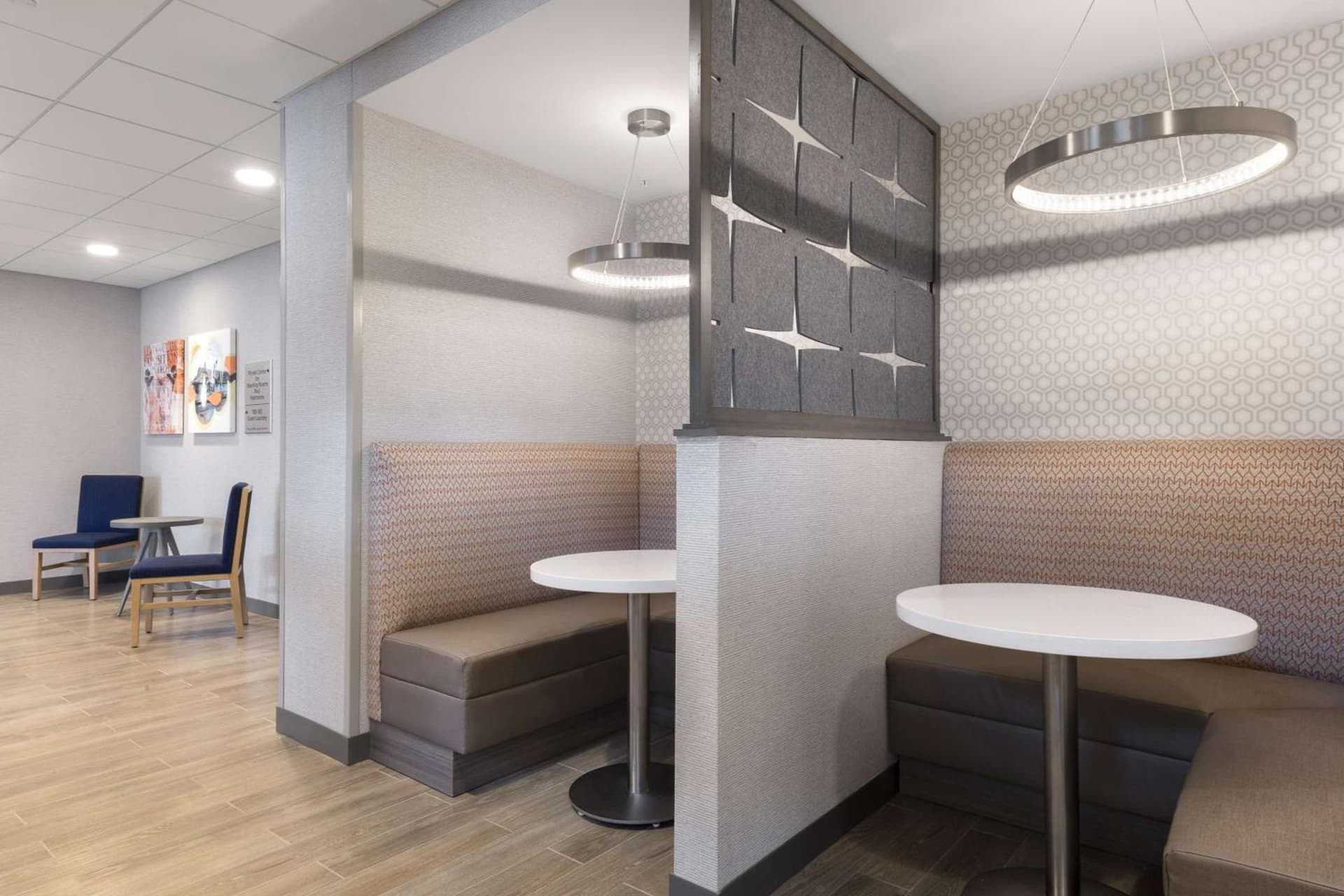 Hampton Inn & Suites St Charles Old Town Area, Mo interior in St. Charles, MO — gallery photo 2