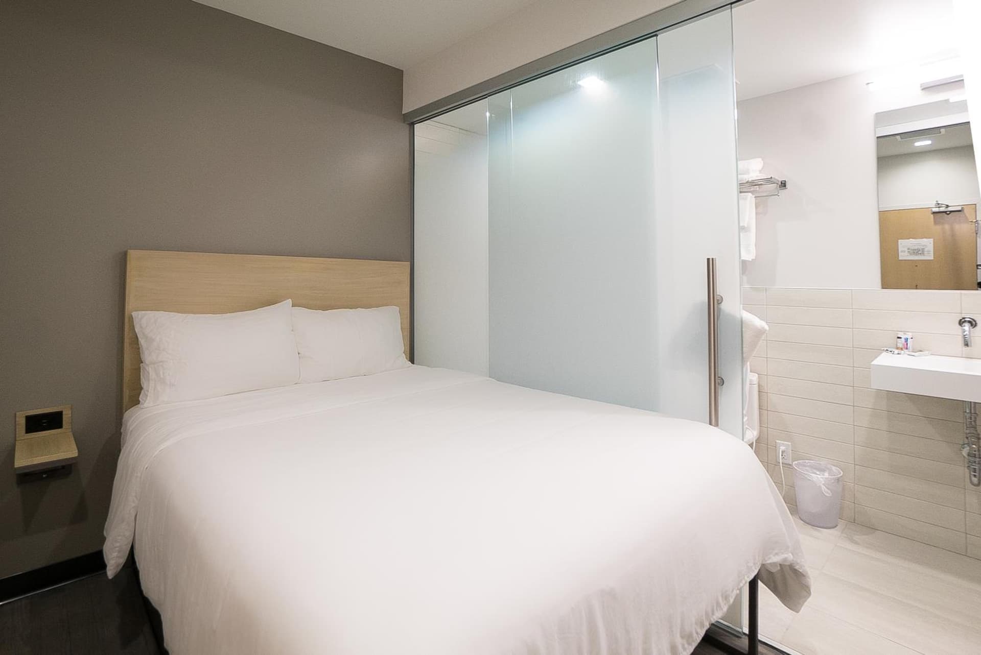SOVA Micro-Room & Social Hotel gallery photo in Dallas, TX — image 11