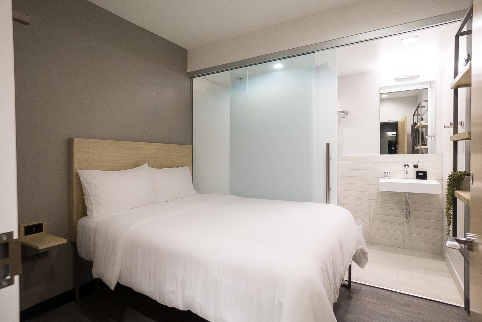 SOVA Micro-Room & Social Hotel gallery photo in Dallas, TX — image 47