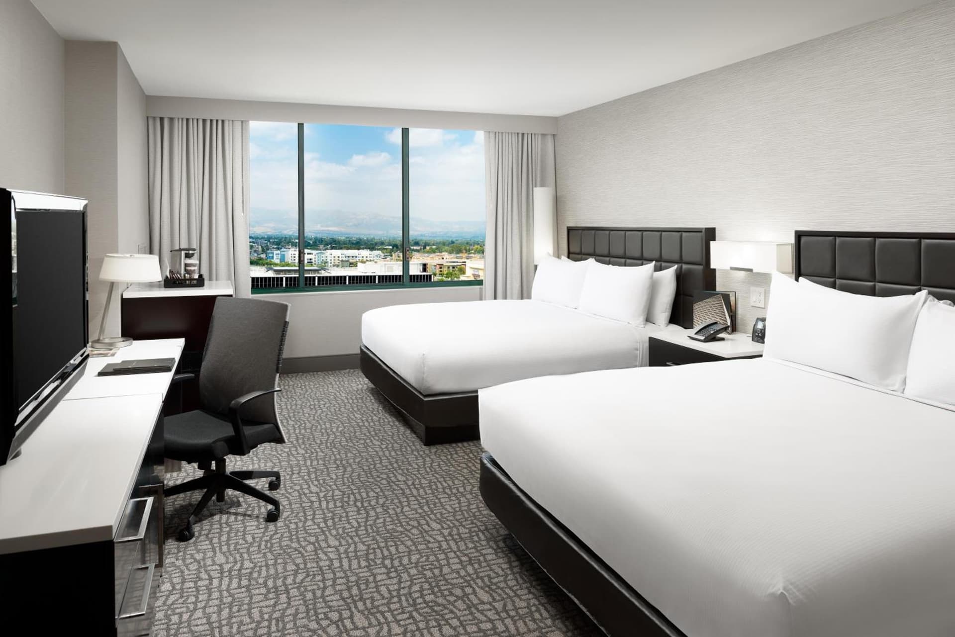 Hilton Woodland Hills/ Los Angeles gallery photo in Woodland Hills, CA — image 23