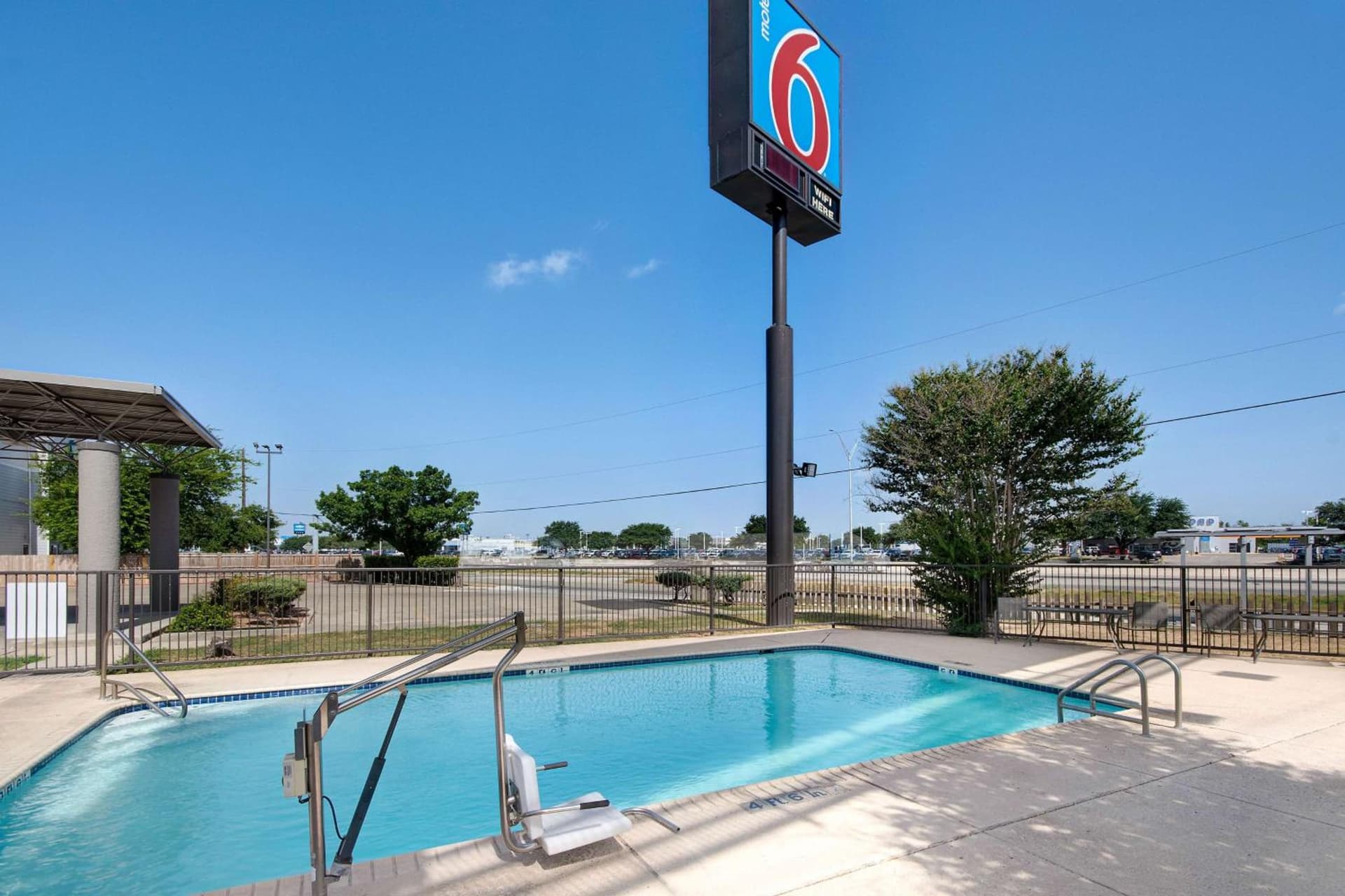 Motel 6-San Antonio, TX - South property views in San Antonio, TX — gallery photo 3
