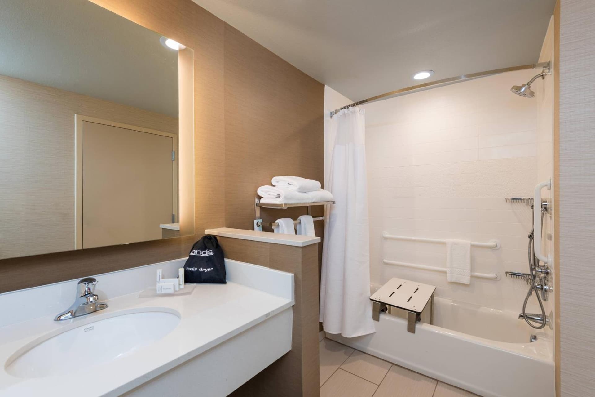 Fairfield Inn & Suites by Marriott Corpus Christi Aransas Pass interior in Aransas Pass, TX — gallery photo 2