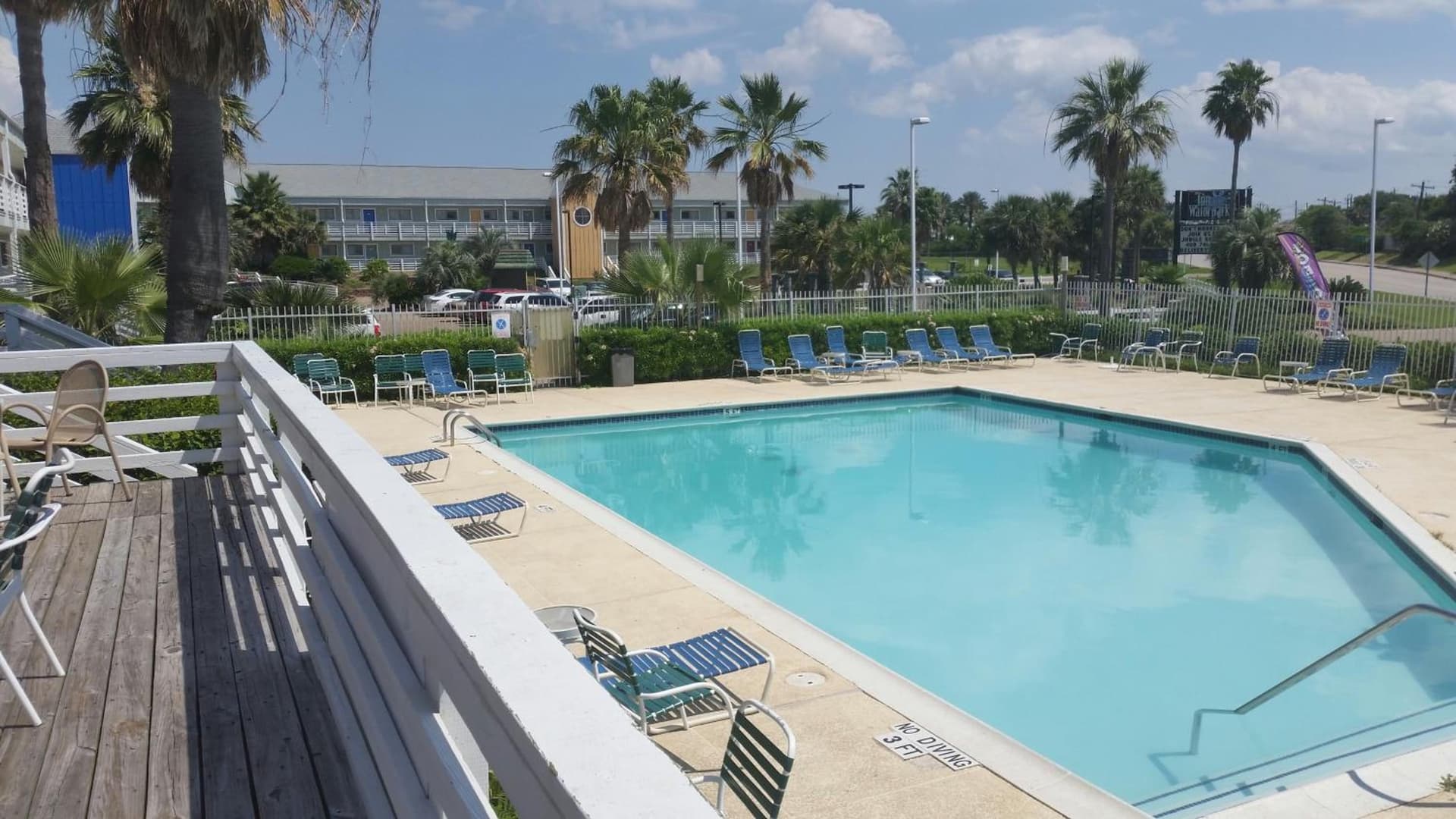 Inn at the Waterpark interior in Galveston, TX — gallery photo 2