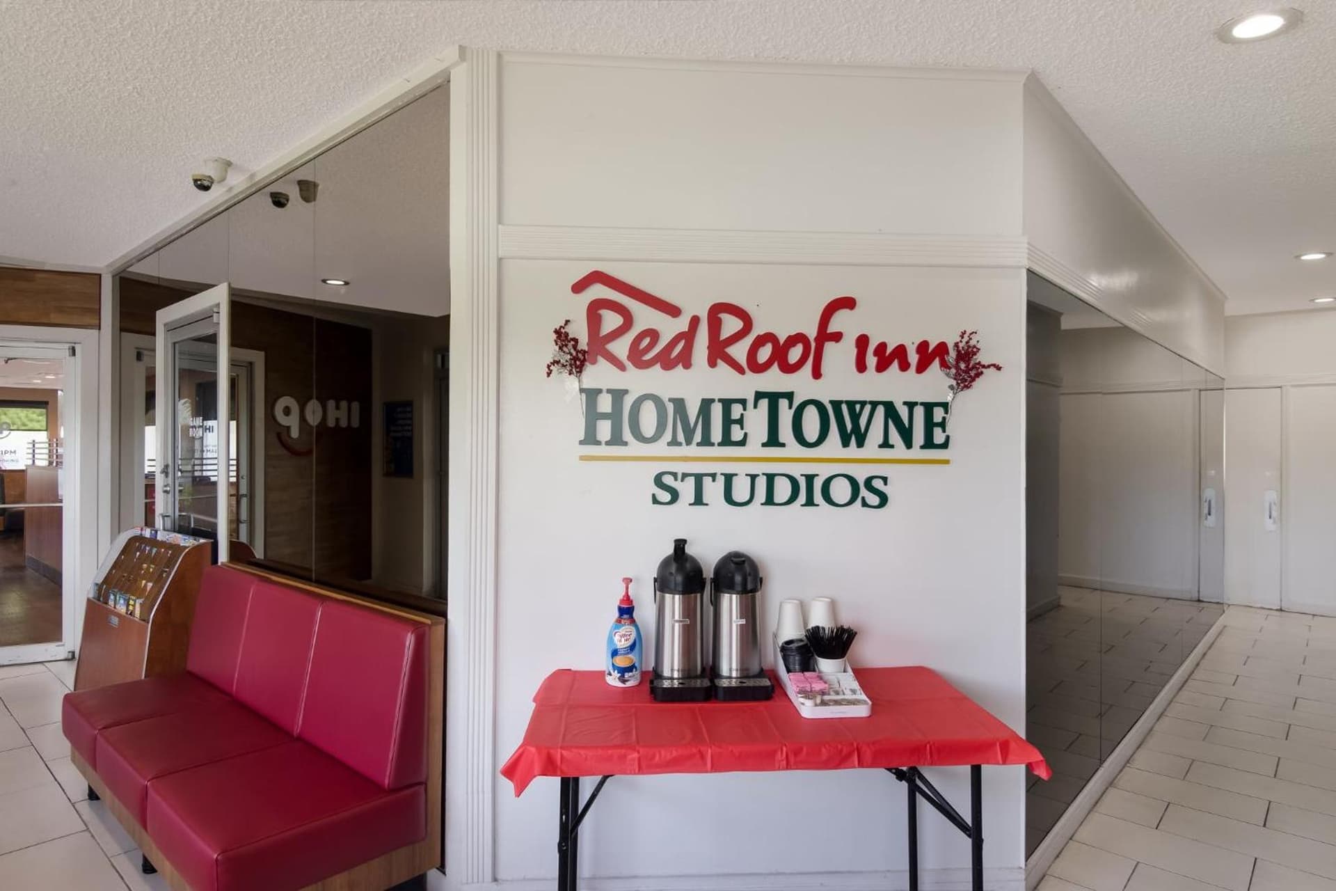 Red Roof Inn Vero Beach - I-95 interior in Vero Beach, FL — gallery photo 2