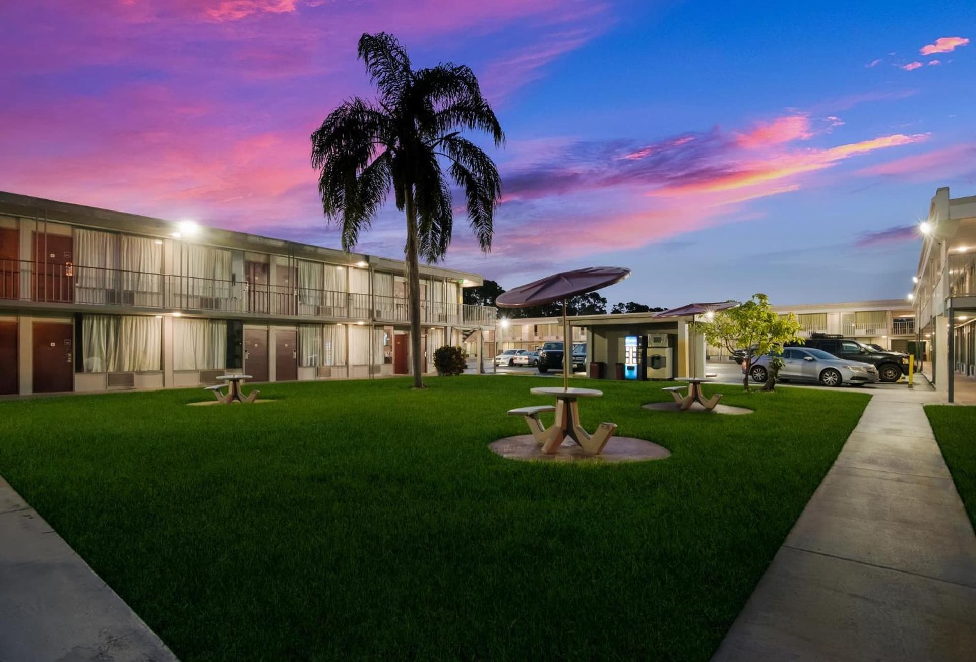 Red Roof Inn Vero Beach - I-95 featured exterior or lobby in Vero Beach, FL — similar hotel