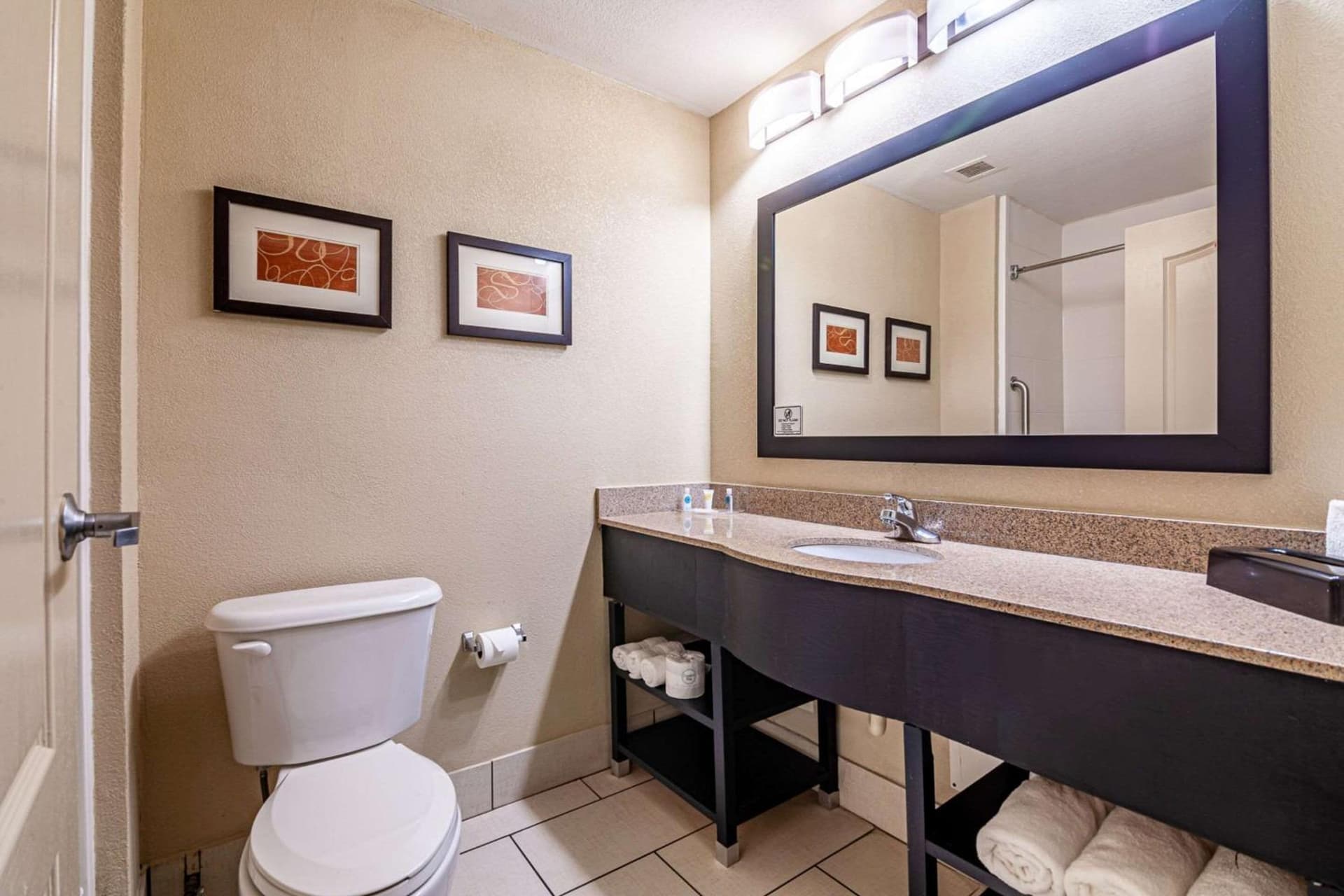 Comfort Suites Morrow- Atlanta South interior in Morrow, GA — gallery photo 2