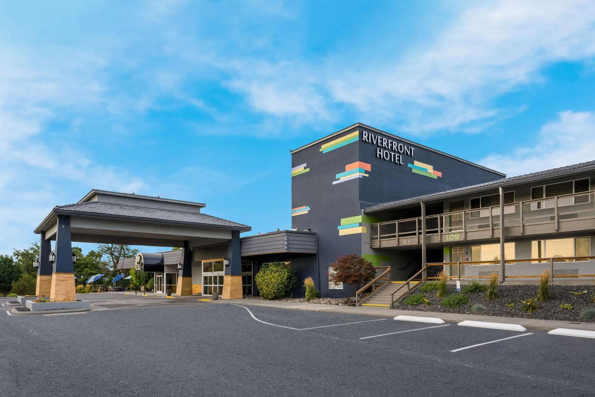 Richland Riverfront Hotel, an Ascend Collection Hotel featured exterior or lobby in Richland, WA — similar hotel