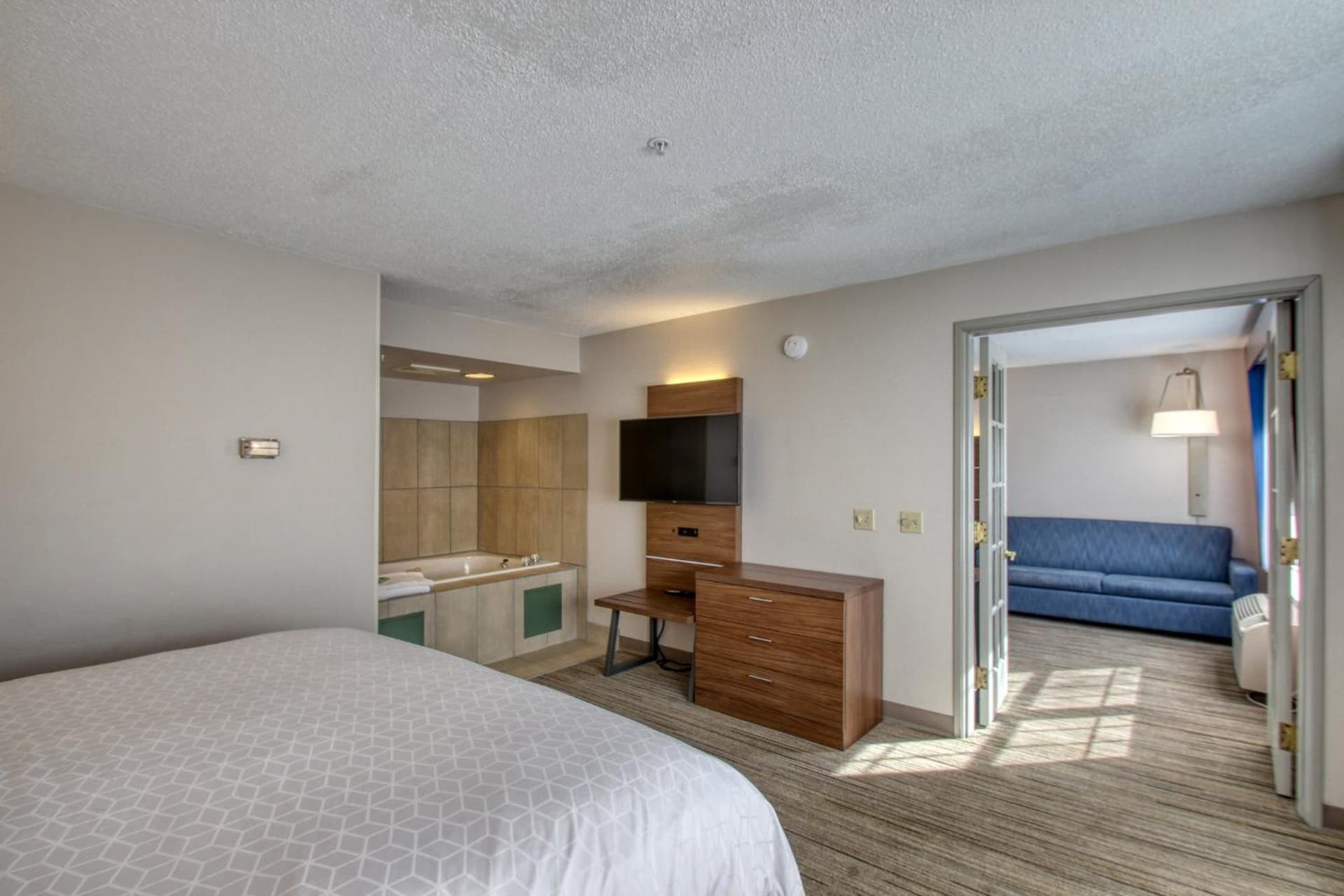 Holiday Inn Express Hotel & Suites Oshkosh by IHG gallery photo in Oshkosh, WI — image 52