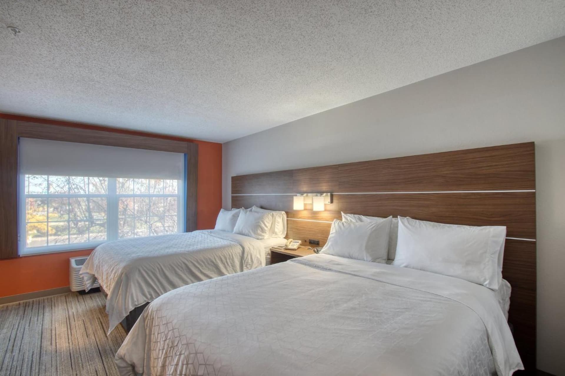 Holiday Inn Express Hotel & Suites Oshkosh by IHG gallery photo in Oshkosh, WI — image 15