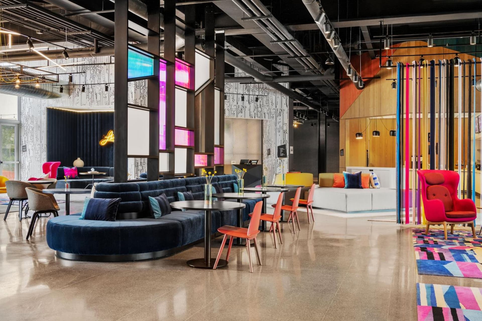 Aloft by Marriott Chicago Schaumburg interior in Rolling Meadows, IL — gallery photo 2
