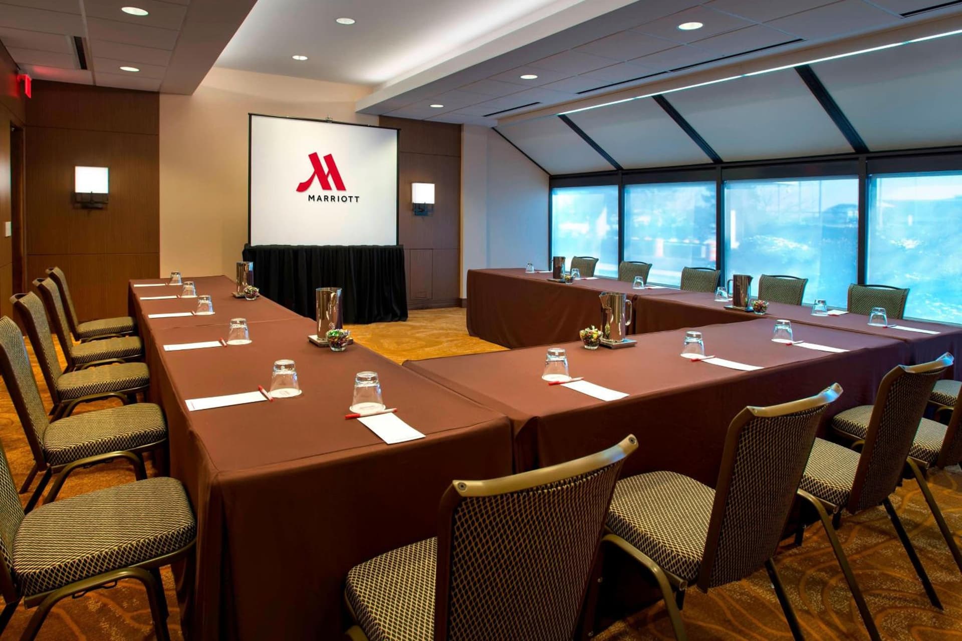 Newark Liberty International Airport Marriott gallery photo in Newark, NJ — image 37
