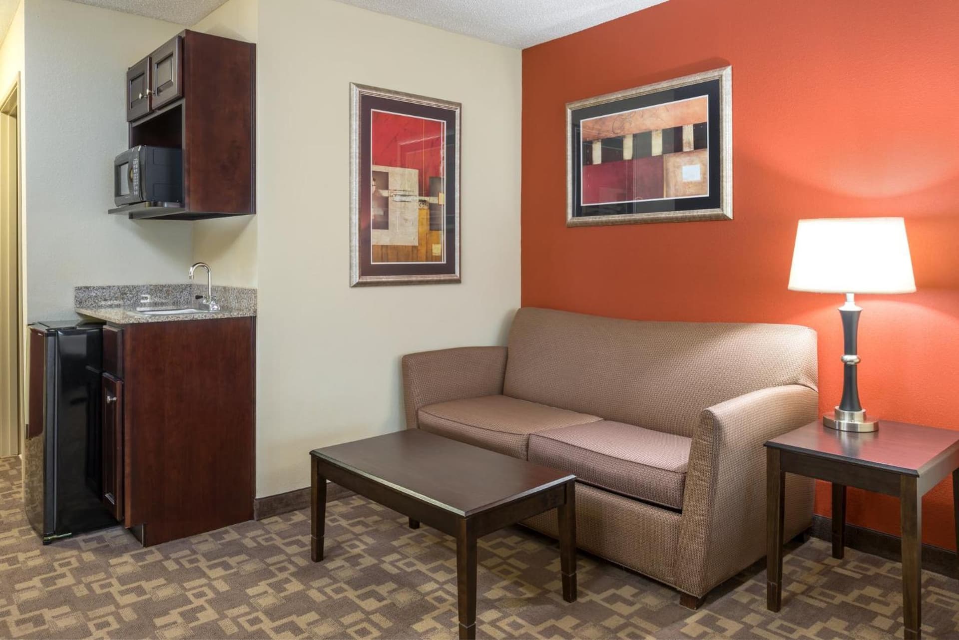 Holiday Inn Express & Suites Lexington Downtown Area-Keeneland by IHG interior in Lexington, KY — gallery photo 2