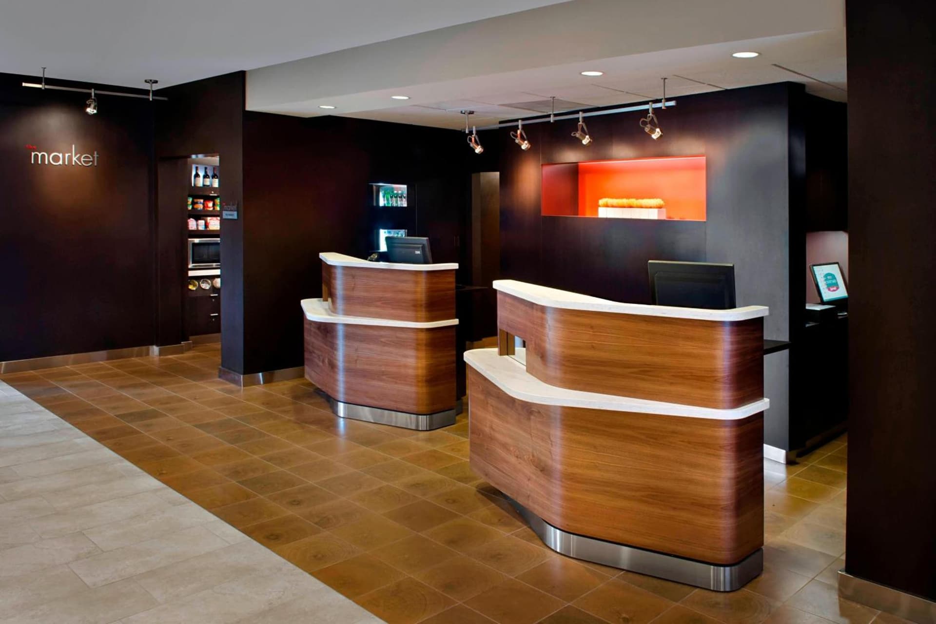 Courtyard By Marriott Hartford Windsor Airport interior in Windsor — gallery photo 2