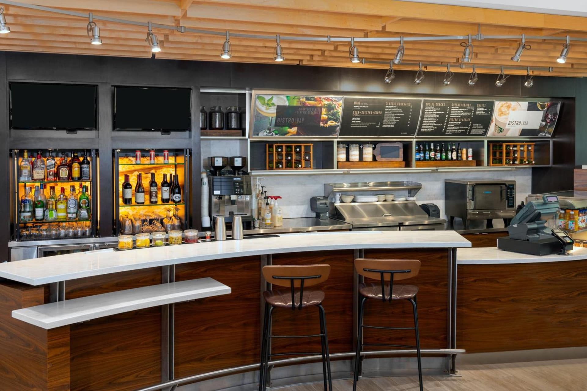 Courtyard by Marriott Buffalo Downtown/Canalside interior in Buffalo, NY — gallery photo 2