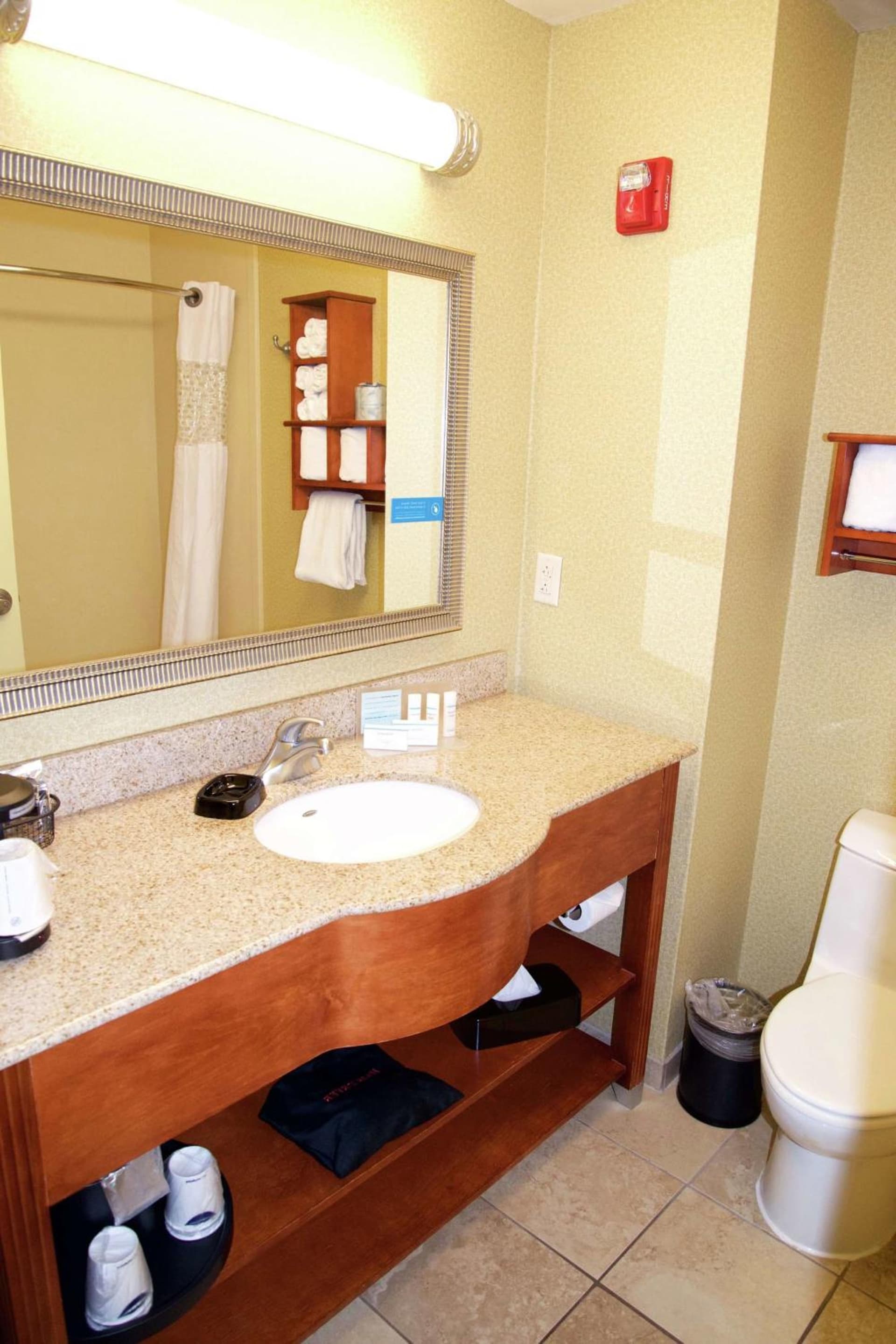 Hampton Inn & Suites Moline-Quad City Int'l Aprt gallery photo in Moline, IL — image 28