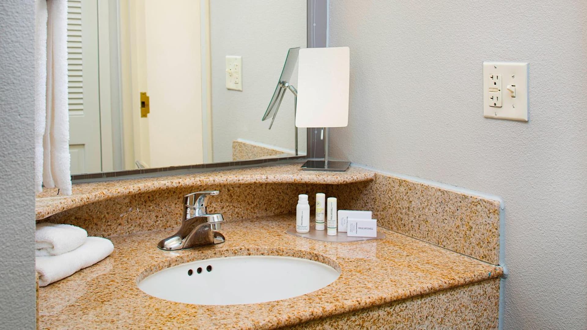 Courtyard by Marriott Roanoke Airport gallery photo in Roanoke, VA — image 11