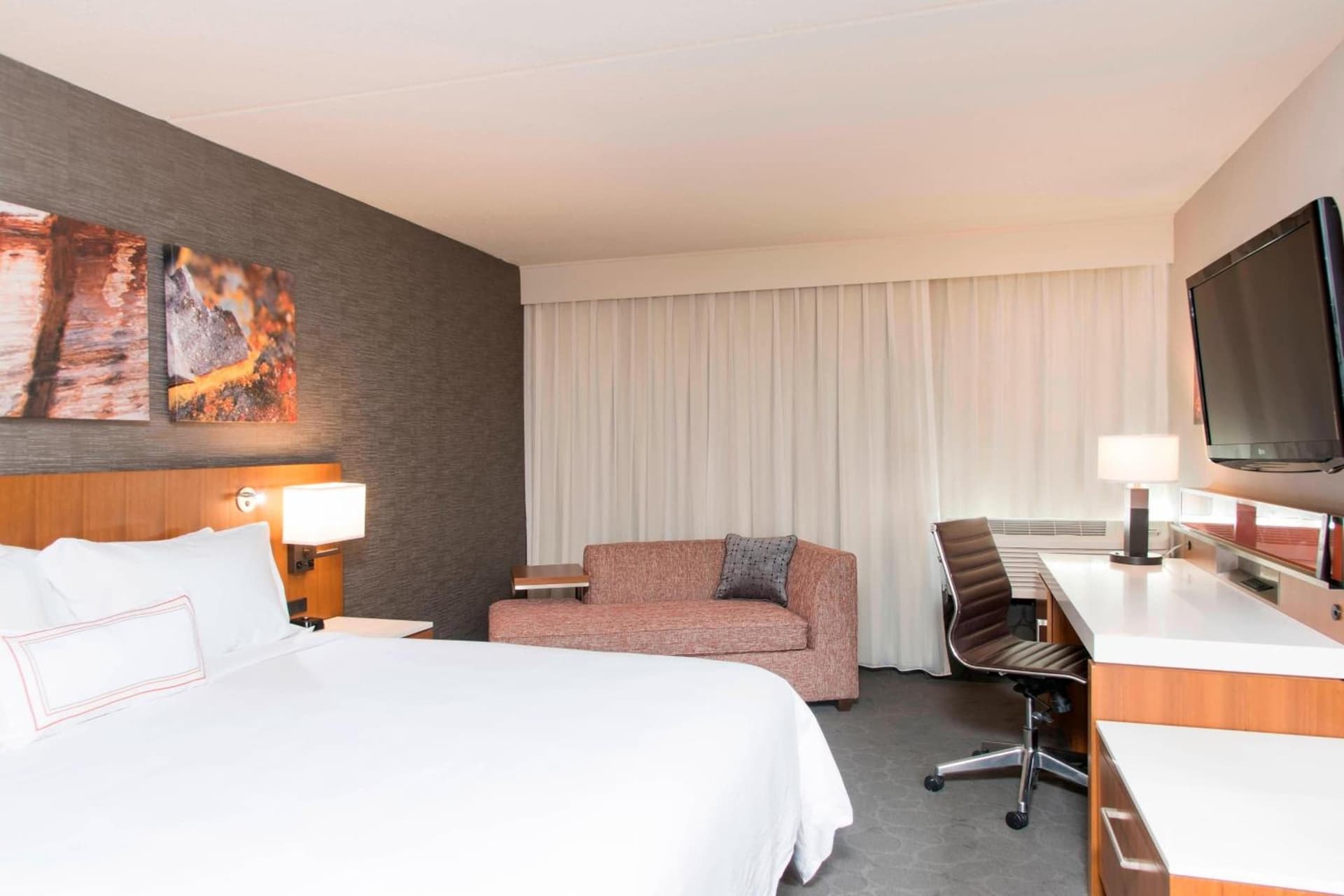 Sonesta Hotel Grand Rapids Airport gallery photo in Grand Rapids, MI — image 11