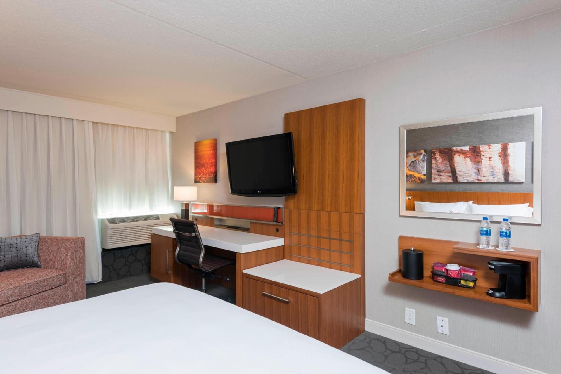 Sonesta Hotel Grand Rapids Airport gallery photo in Grand Rapids, MI — image 9