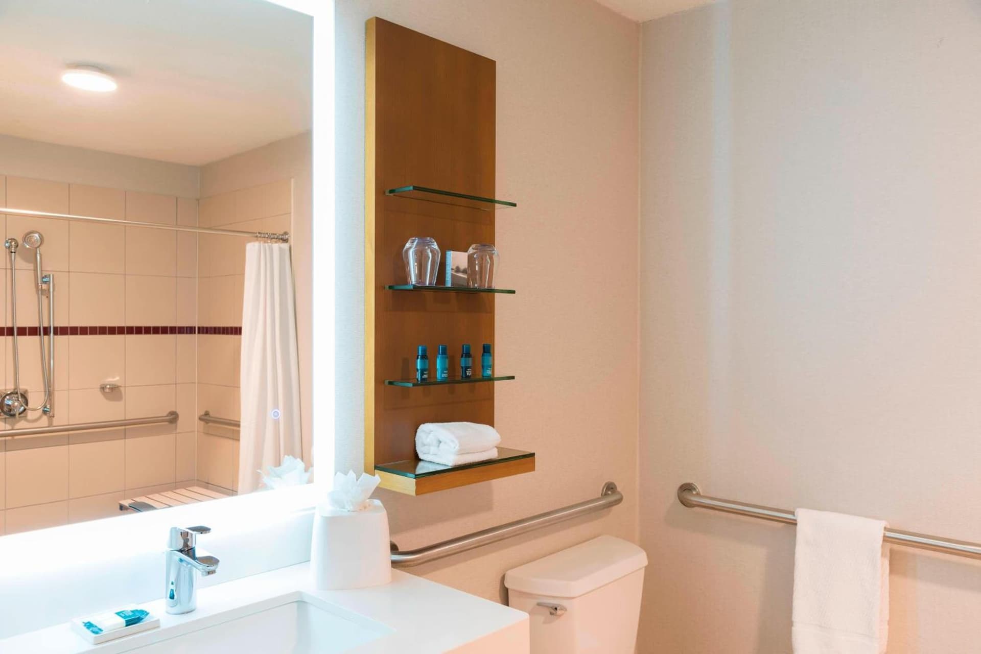 Sonesta Hotel Grand Rapids Airport gallery photo in Grand Rapids, MI — image 33