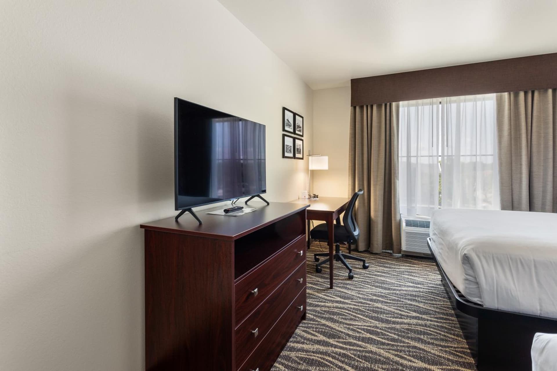 Cobblestone Hotel & Suites - De Pere Green Bay gallery photo in De Pere, WI — image 14