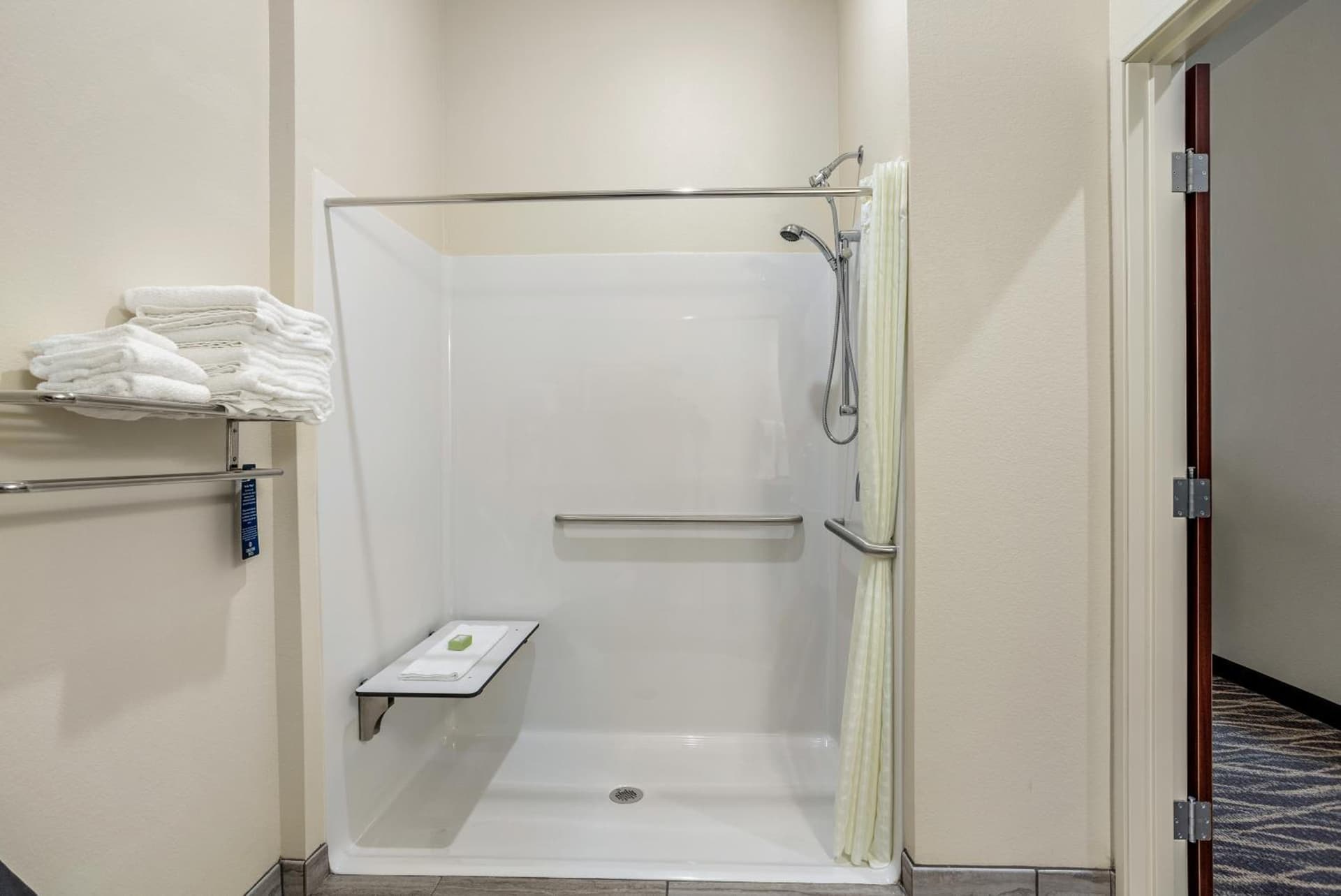 Cobblestone Hotel & Suites - De Pere Green Bay gallery photo in De Pere, WI — image 7